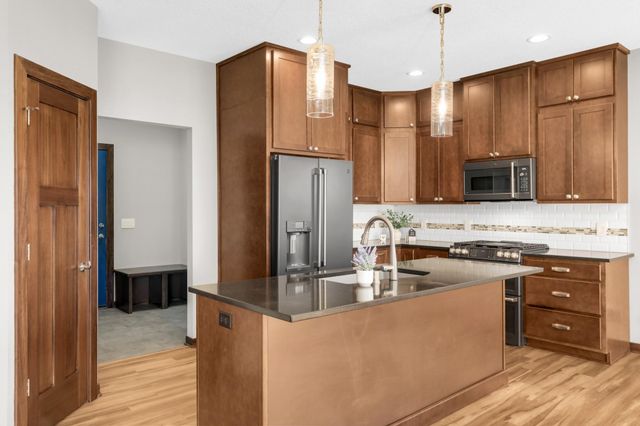 697 Jansen Avenue SE, Hanover, MN 55341