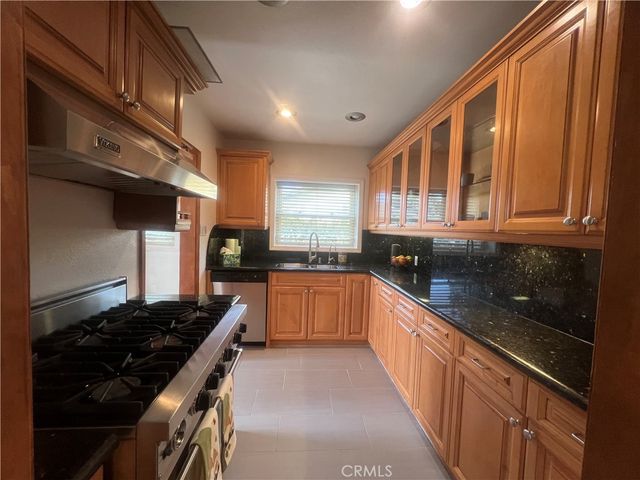 13384 Foothill Boulevard, Sylmar, CA 91342