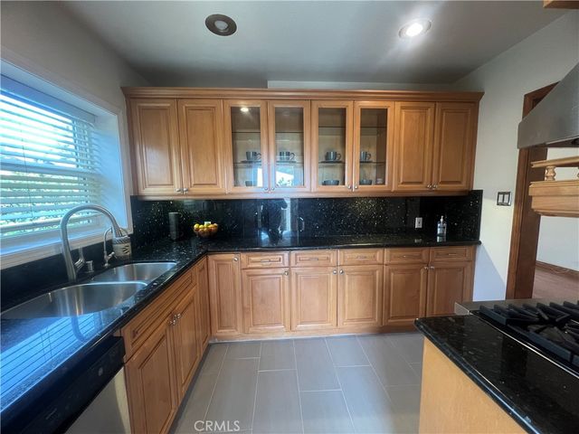 13384 Foothill Boulevard, Sylmar, CA 91342