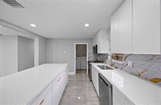 800 NW 6th Ave, Pompano Beach, FL 33060