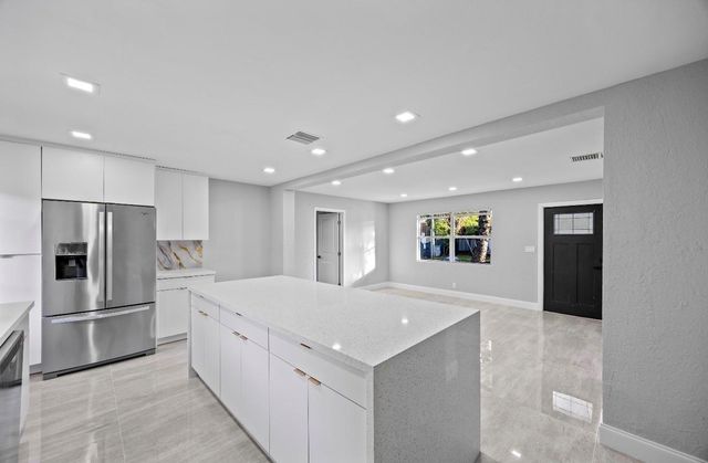 800 NW 6th Ave, Pompano Beach, FL 33060