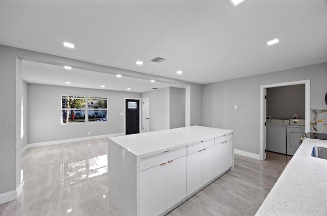 800 NW 6th Ave, Pompano Beach, FL 33060