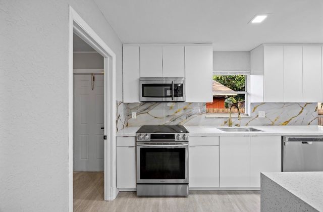 800 NW 6th Ave, Pompano Beach, FL 33060