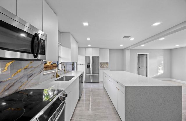 800 NW 6th Ave, Pompano Beach, FL 33060