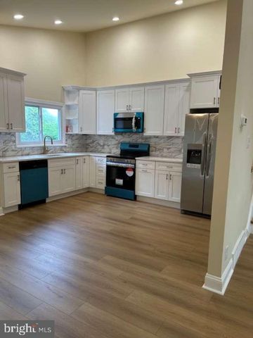26 CAMELOT DR, Plymouth Meeting, PA 19462