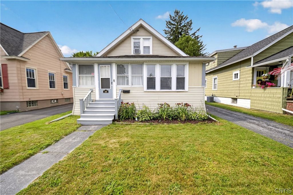 310 Roxford Road South, Salina, NY 13208