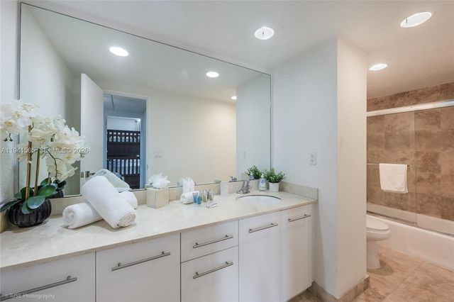 4001 S Ocean Drive 3B, Hollywood, FL 33019