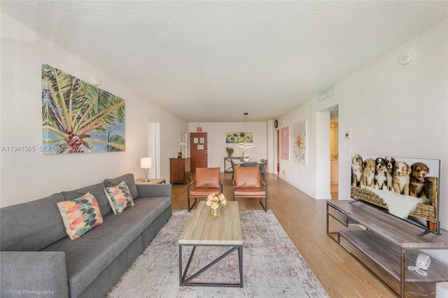 4001 S Ocean Drive 3B, Hollywood, FL 33019
