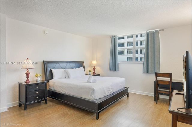 4001 S Ocean Drive 3B, Hollywood, FL 33019