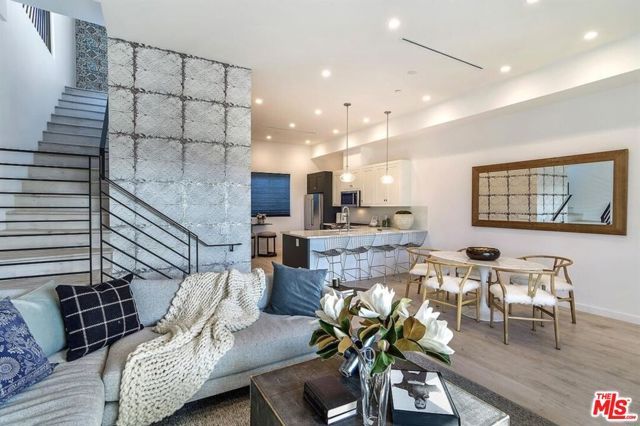 1002 N Hudsoon Avenue 4, Los Angeles, CA 90038