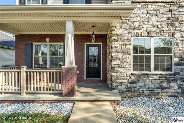 218 Sangria Dr, Vine Grove, KY 40175