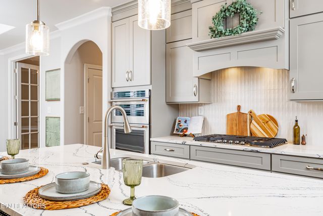 225 Cedar Branch Tr, Lenoir City, TN 37772