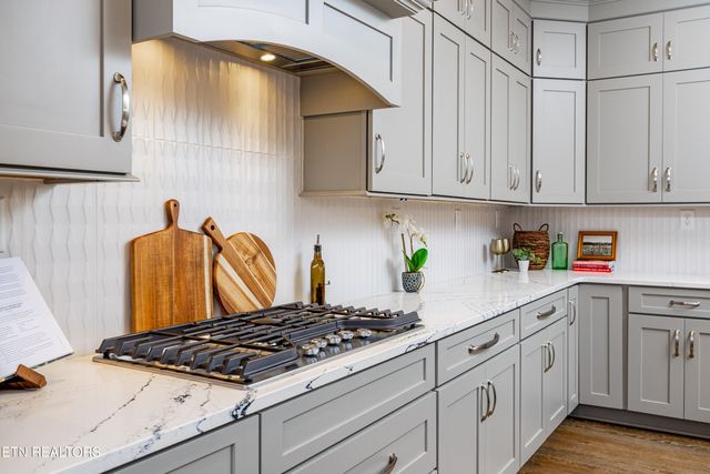 225 Cedar Branch Tr, Lenoir City, TN 37772