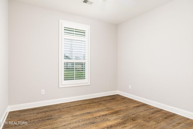 225 Cedar Branch Tr, Lenoir City, TN 37772