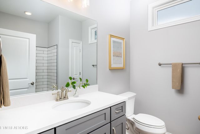 225 Cedar Branch Tr, Lenoir City, TN 37772