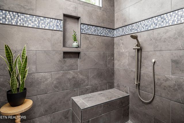 225 Cedar Branch Tr, Lenoir City, TN 37772