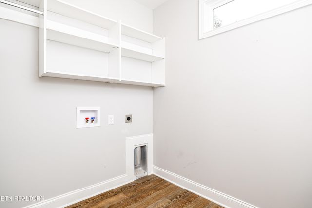 225 Cedar Branch Tr, Lenoir City, TN 37772