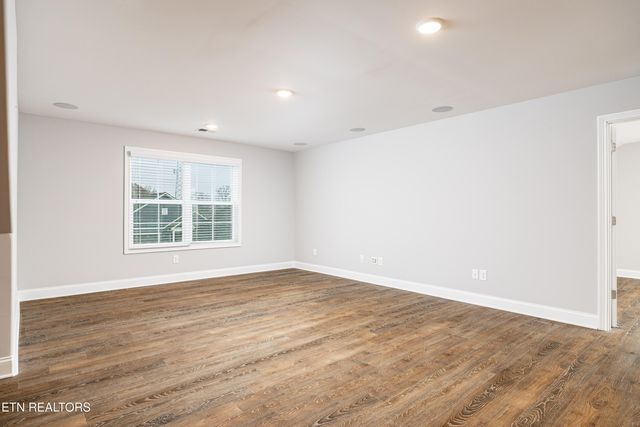 225 Cedar Branch Tr, Lenoir City, TN 37772