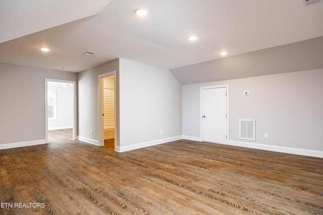 225 Cedar Branch Tr, Lenoir City, TN 37772