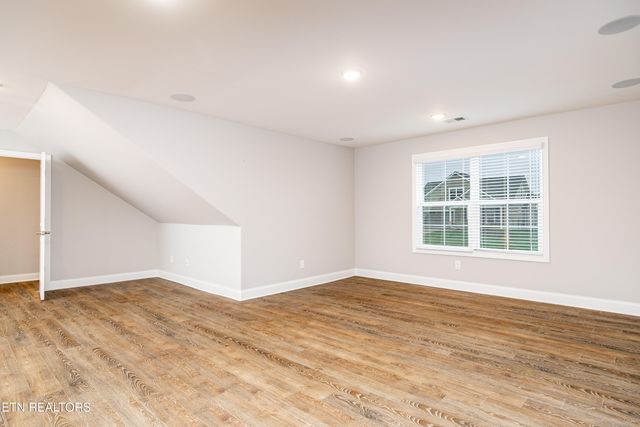 225 Cedar Branch Tr, Lenoir City, TN 37772