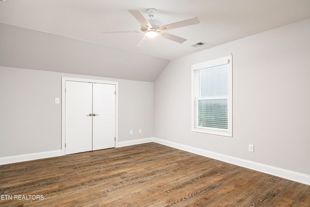 225 Cedar Branch Tr, Lenoir City, TN 37772