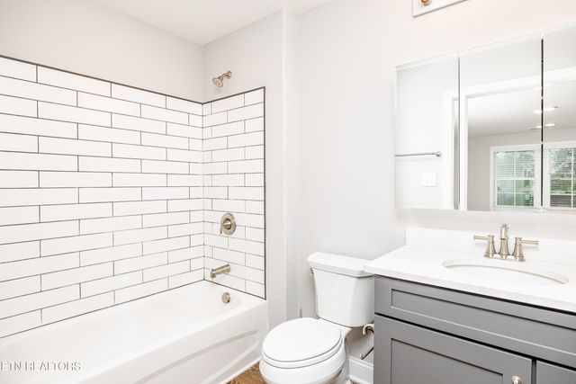 225 Cedar Branch Tr, Lenoir City, TN 37772