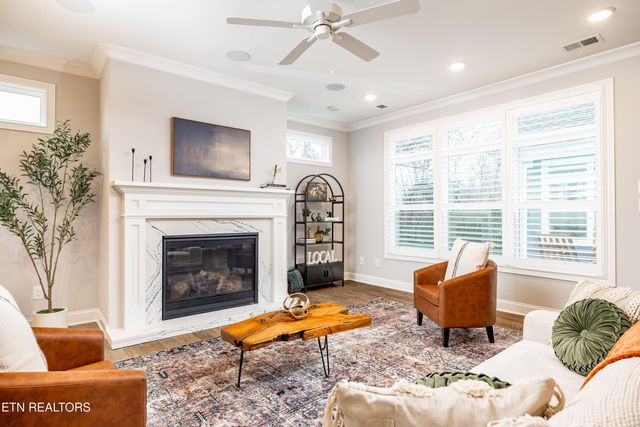 225 Cedar Branch Tr, Lenoir City, TN 37772