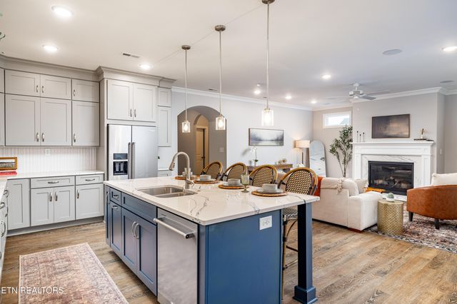 225 Cedar Branch Tr, Lenoir City, TN 37772