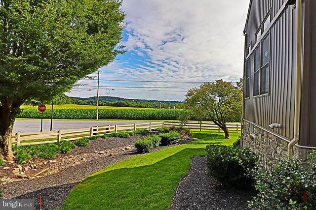 45 FIELDCREST LN, Ephrata, PA 17522