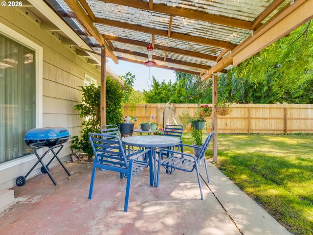 1349 Sw MELROSE Ave, Mc Minnville, OR 97128