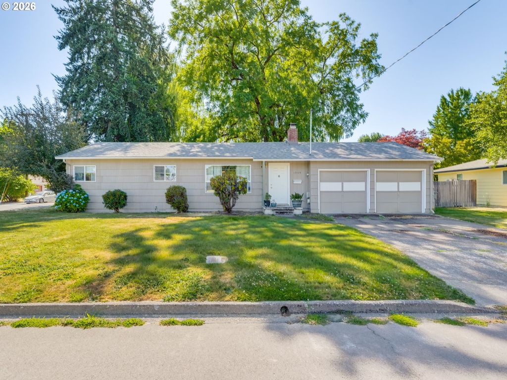 Image 1 of property listing at 1349 Sw MELROSE Ave, Mc Minnville, OR 97128