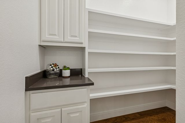 2165 Middlewood Circle, Granbury, TX 76049