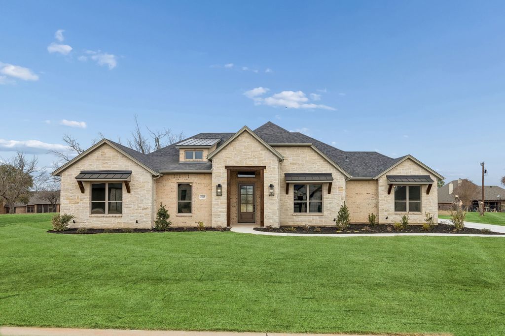 2165 Middlewood Circle, Granbury, TX 76049