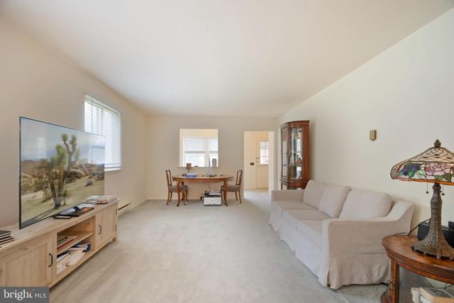 6 LINCOLN CT, Whiting, NJ 08759