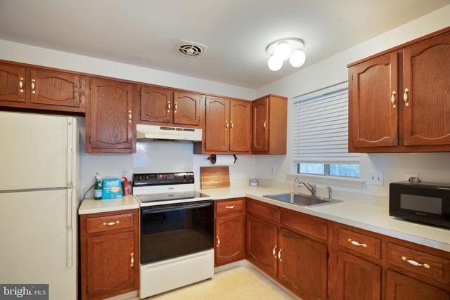 6 LINCOLN CT, Whiting, NJ 08759