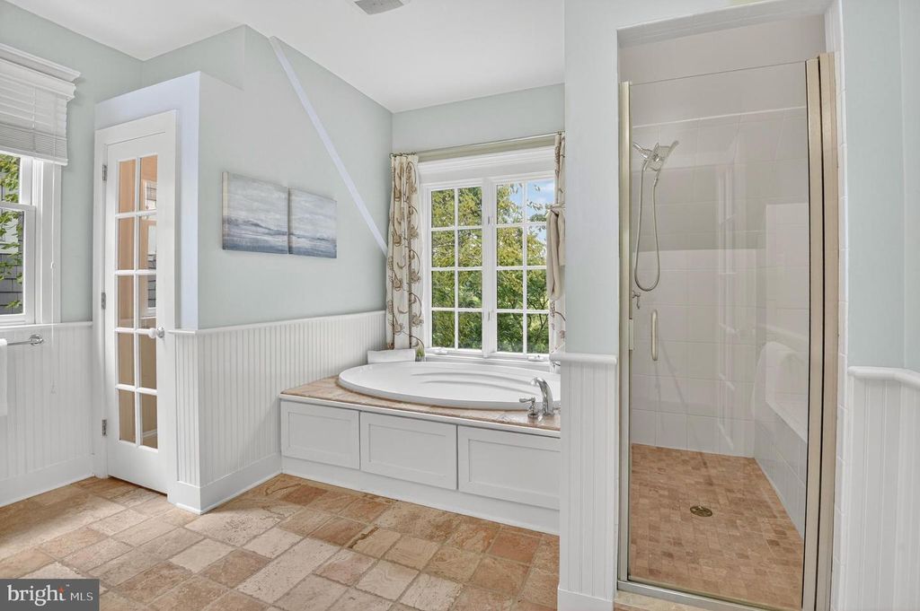 6412 RIDGE DR, Bethesda, MD 20816