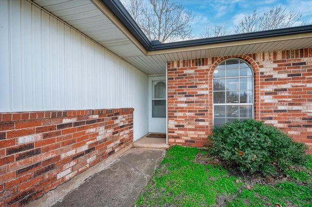 5009 Oak Manor Drive, Oklahoma City, OK 73135