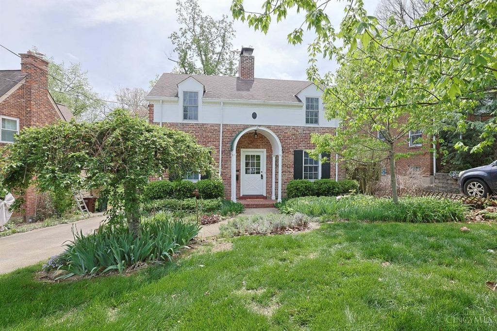 67 Forest Avenue, Wyoming, OH 45215
