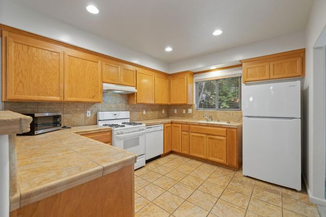 33 Edgewood Way, Santa Cruz, CA 95060
