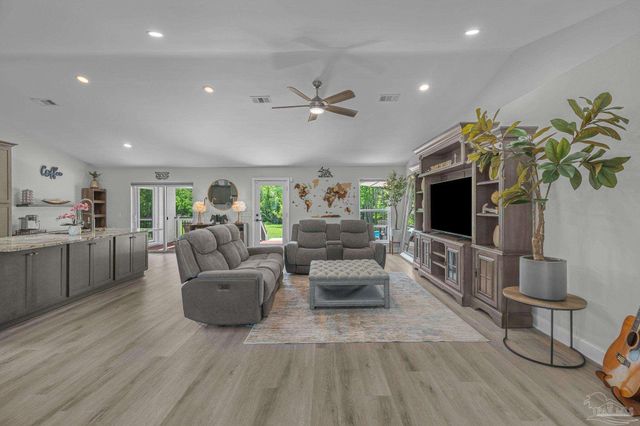 435 Meander Ln, Cantonment, FL 32533