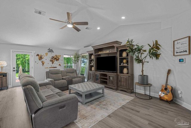 435 Meander Ln, Cantonment, FL 32533