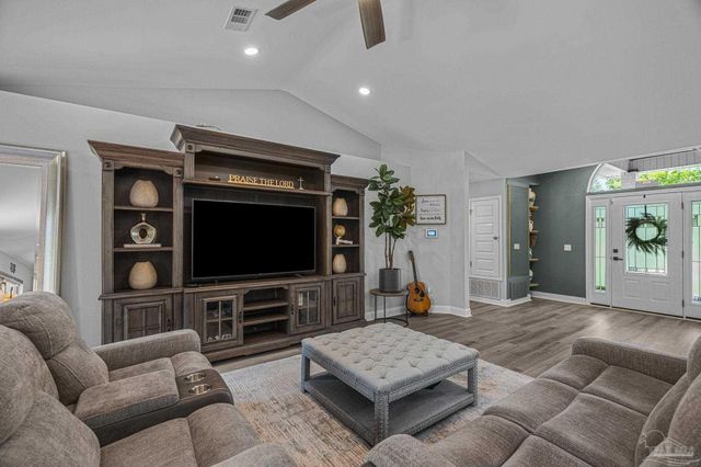 435 Meander Ln, Cantonment, FL 32533