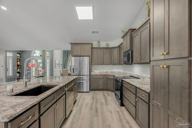 435 Meander Ln, Cantonment, FL 32533