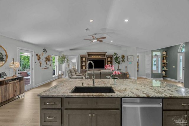 435 Meander Ln, Cantonment, FL 32533