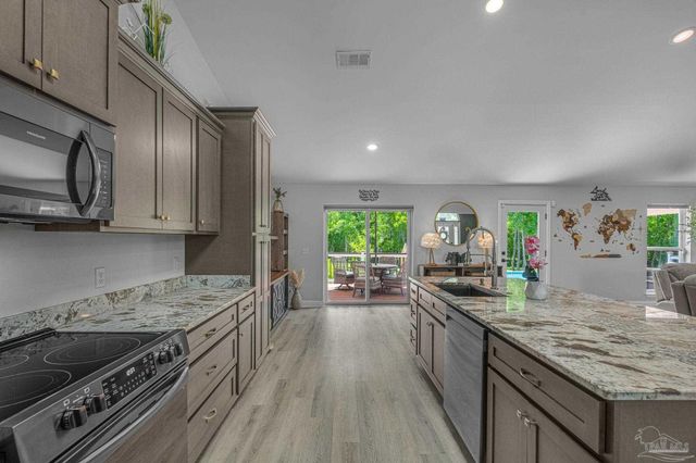 435 Meander Ln, Cantonment, FL 32533