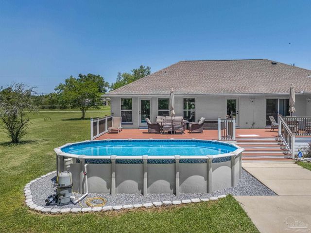 435 Meander Ln, Cantonment, FL 32533