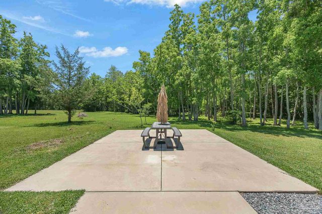 435 Meander Ln, Cantonment, FL 32533