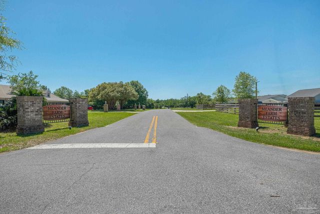435 Meander Ln, Cantonment, FL 32533