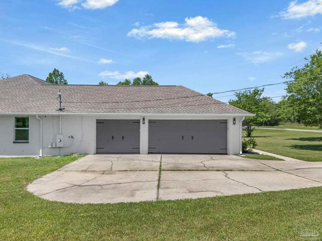 435 Meander Ln, Cantonment, FL 32533