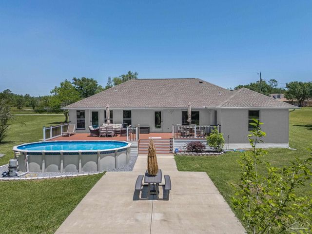 435 Meander Ln, Cantonment, FL 32533